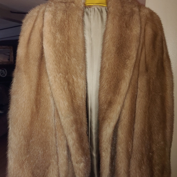 Macys Coat - Picture 8 of 8